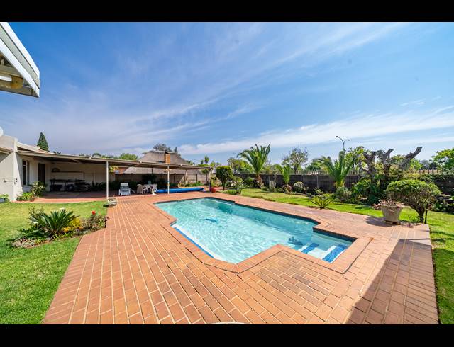 4 BEDROOM FREESTANDING FOR SALE IN DALPARK EXT 11